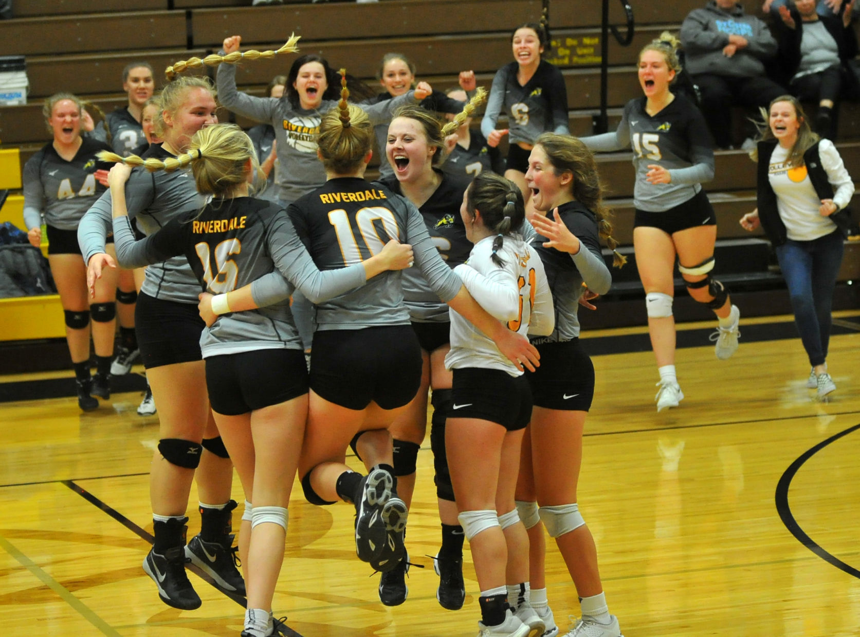 Riverdale vs Bureau Valley Class 2A regional final volleyball.